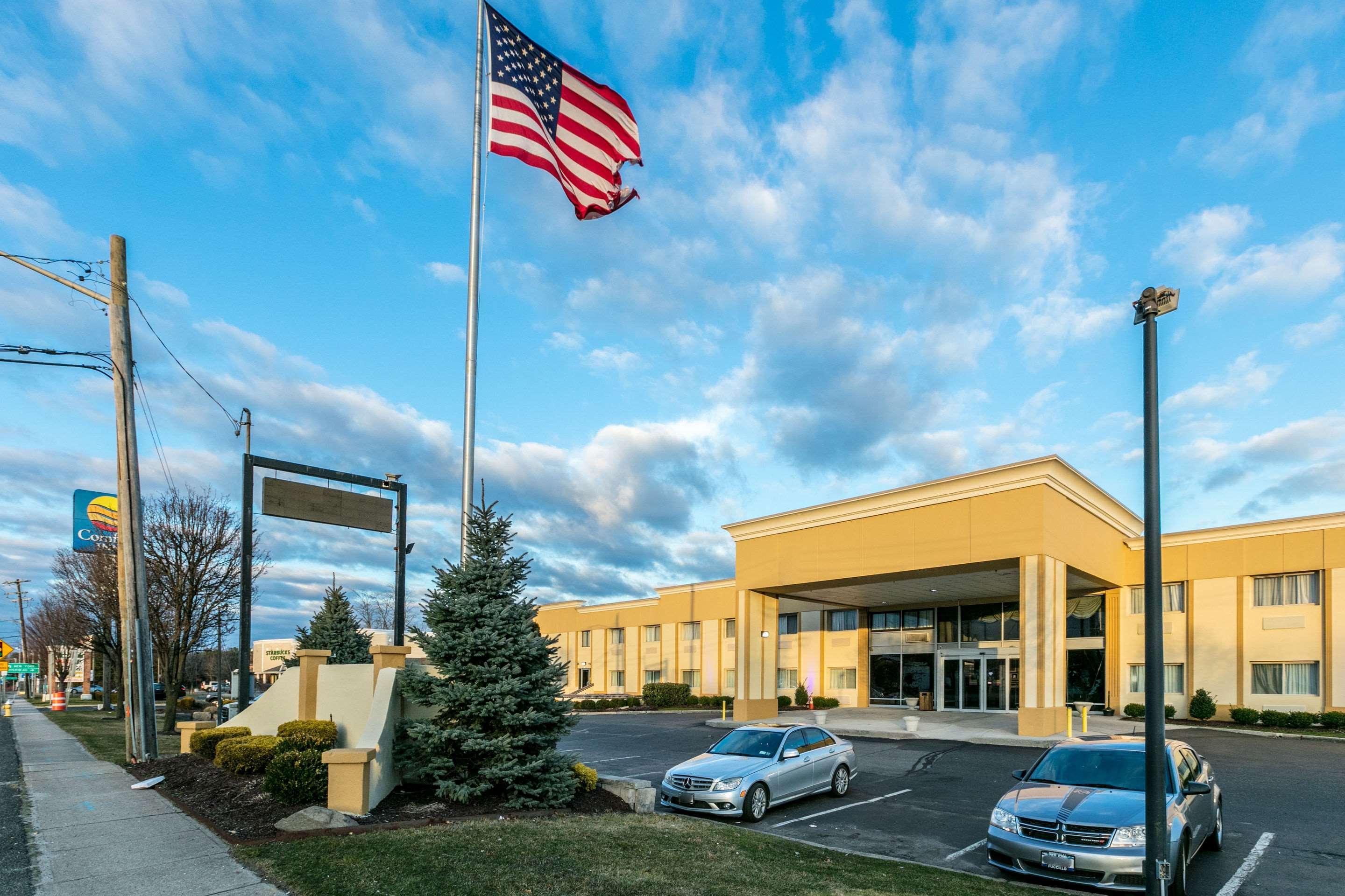 Comfort Inn Medford-Long Island Extérieur photo